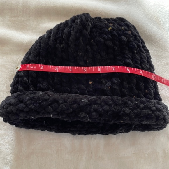 NWT - Hand-knitted hat - Picture 5 of 7